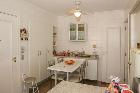 Apartamento à venda com 156m², 4 quartos e 3 vagasCozinha