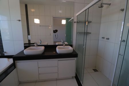 Apartamento para alugar com 190m², 4 quartos e 2 vagasBanheiro do Quarto 4
