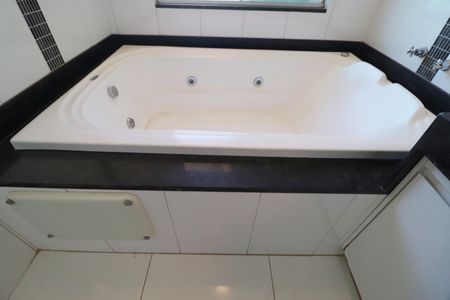 Apartamento para alugar com 190m², 4 quartos e 2 vagasBanheiro do Quarto 4