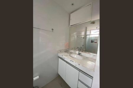 Banheiro social de apartamento à venda com 1 quarto, 41m² em Funcionários, Belo Horizonte
