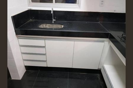 Cozinha de apartamento para alugar com 1 quarto, 41m² em Funcionários, Belo Horizonte