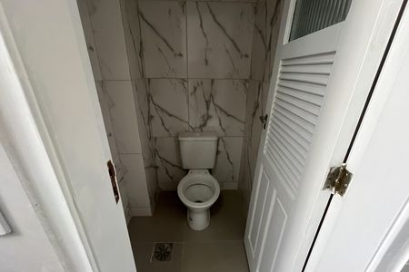 Apartamento à venda com 56m², 2 quartos e 1 vaga Apartamento à venda com 56m², 2 quartos e 1 vagaBanheiro de serviço