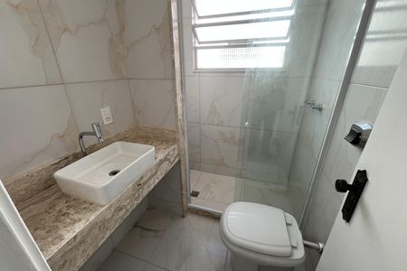 Banheiro 1 de apartamento à venda com 2 quartos, 56m² em Jardim Guanabara, Rio de Janeiro