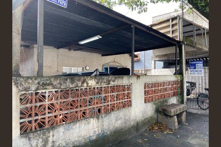 Casa à venda com 300m², 3 quartos e 4 vagas Casa à venda com 300m², 3 quartos e 4 vagasFachada