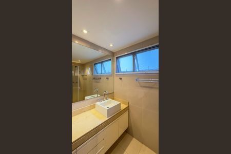 Apartamento para alugar com 147m², 4 quartos e 2 vagas Apartamento para alugar com 147m², 4 quartos e 2 vagasBanheiro da Suíte 1