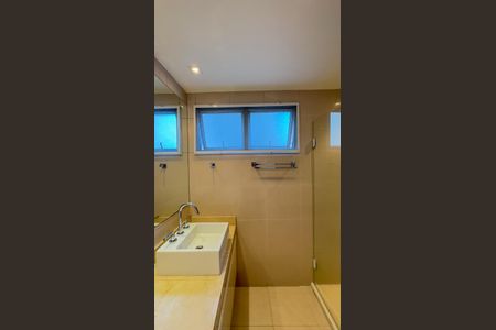 Apartamento para alugar com 147m², 4 quartos e 2 vagas Apartamento para alugar com 147m², 4 quartos e 2 vagasBanheiro da Suíte 1