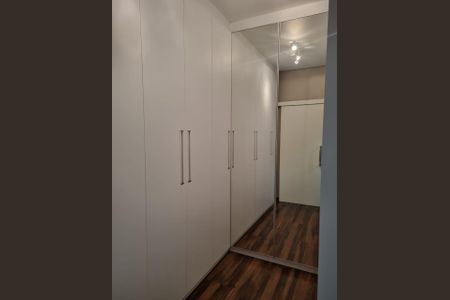 Casa de condomínio para alugar com 400m², 4 quartos e 4 vagas Casa de condomínio para alugar com 400m², 4 quartos e 4 vagasCloset