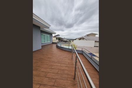 Casa de condomínio para alugar com 400m², 4 quartos e 4 vagas Casa de condomínio para alugar com 400m², 4 quartos e 4 vagasDeck