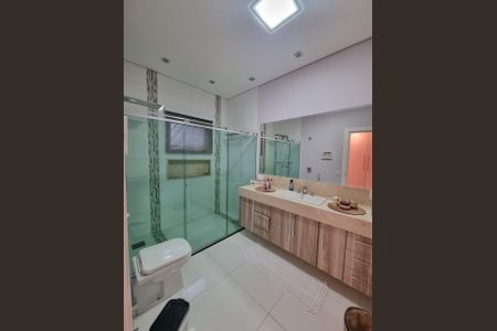 Casa de condomínio para alugar com 400m², 4 quartos e 4 vagas Casa de condomínio para alugar com 400m², 4 quartos e 4 vagasBanheiro social
