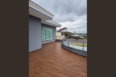 Casa de condomínio para alugar com 400m², 4 quartos e 4 vagas Casa de condomínio para alugar com 400m², 4 quartos e 4 vagasDeck