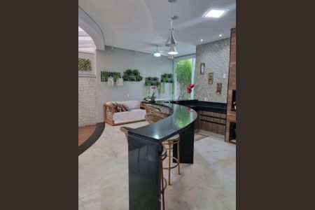 Casa de condomínio para alugar com 400m², 4 quartos e 4 vagas Casa de condomínio para alugar com 400m², 4 quartos e 4 vagasÁrea Externa
