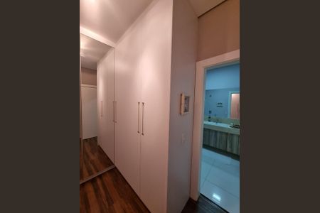 Casa de condomínio para alugar com 400m², 4 quartos e 4 vagas Casa de condomínio para alugar com 400m², 4 quartos e 4 vagasCloset