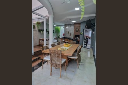 Casa de condomínio para alugar com 400m², 4 quartos e 4 vagas Casa de condomínio para alugar com 400m², 4 quartos e 4 vagasÁrea Externa