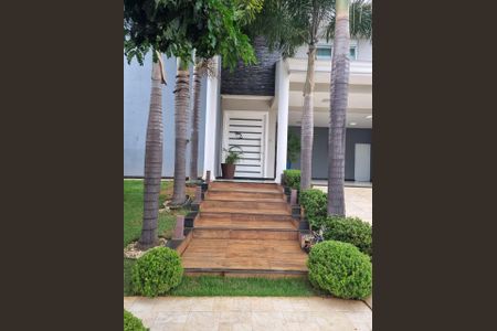 Casa de condomínio para alugar com 400m², 4 quartos e 4 vagas Casa de condomínio para alugar com 400m², 4 quartos e 4 vagasFachada