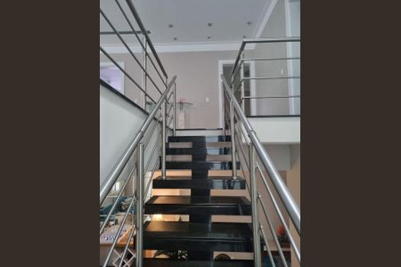 Casa de condomínio para alugar com 400m², 4 quartos e 4 vagas Casa de condomínio para alugar com 400m², 4 quartos e 4 vagasEscadas