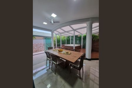 Casa de condomínio para alugar com 400m², 4 quartos e 4 vagas Casa de condomínio para alugar com 400m², 4 quartos e 4 vagasÁrea Externa