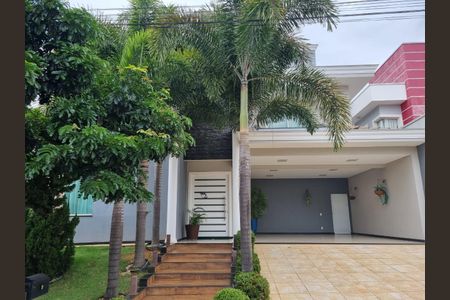 Casa de condomínio para alugar com 400m², 4 quartos e 4 vagas Casa de condomínio para alugar com 400m², 4 quartos e 4 vagasFachada
