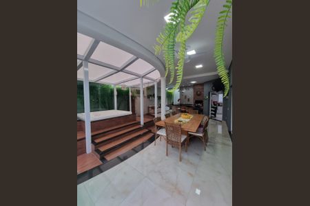 Casa de condomínio para alugar com 400m², 4 quartos e 4 vagas Casa de condomínio para alugar com 400m², 4 quartos e 4 vagasÁrea Externa