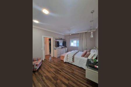 Casa de condomínio para alugar com 400m², 4 quartos e 4 vagas Casa de condomínio para alugar com 400m², 4 quartos e 4 vagasQuarto