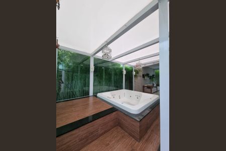 Casa de condomínio para alugar com 400m², 4 quartos e 4 vagas Casa de condomínio para alugar com 400m², 4 quartos e 4 vagasÁrea Externa