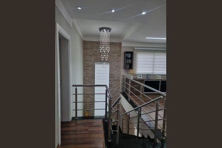 Casa de condomínio para alugar com 400m², 4 quartos e 4 vagas Casa de condomínio para alugar com 400m², 4 quartos e 4 vagasEscadas