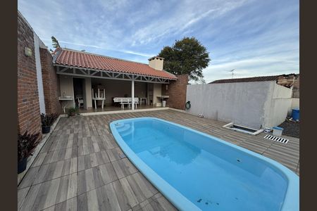 Área externa de casa à venda com 2 quartos, 122m² em Guarani, Novo Hamburgo