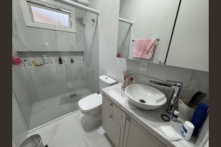 Casa à venda com 122m², 2 quartos e 2 vagas Casa à venda com 122m², 2 quartos e 2 vagasBanheiro