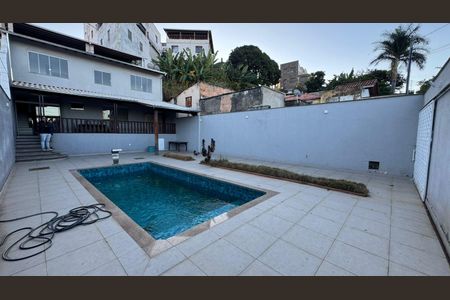 Casa para alugar com 240m², 7 quartos e 4 vagas