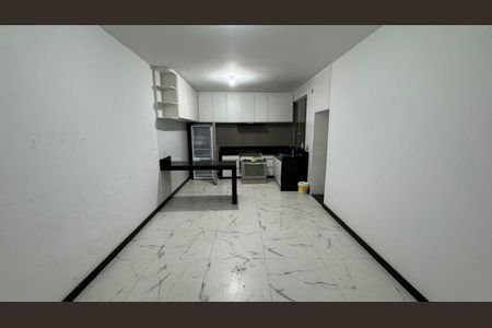 Casa para alugar com 240m², 7 quartos e 4 vagas