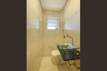 Casa à venda com 350m², 2 quartos e 1 vaga Casa à venda com 350m², 2 quartos e 1 vagaLavabo (Casa 1)