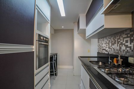 Apartamento à venda com 70m², 3 quartos e 2 vagas Apartamento à venda com 70m², 3 quartos e 2 vagasCozinha e Área de Serviço