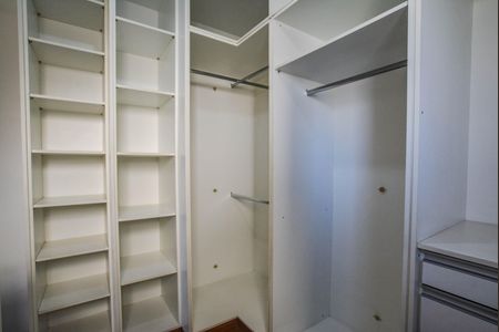 Apartamento à venda com 70m², 3 quartos e 2 vagas Apartamento à venda com 70m², 3 quartos e 2 vagasCloset da suíte