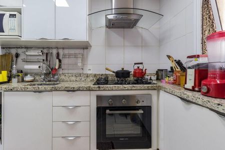 Cozinha de apartamento para alugar com 3 quartos, 128m² em Passo d’Areia, Porto Alegre