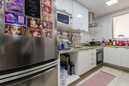 Cozinha de apartamento para alugar com 3 quartos, 128m² em Passo d’Areia, Porto Alegre