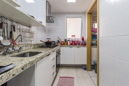 Cozinha de apartamento para alugar com 3 quartos, 128m² em Passo d’Areia, Porto Alegre