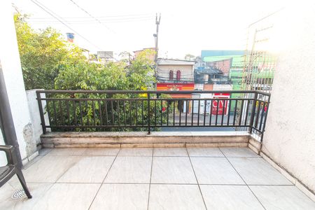 Casa à venda com 100m², 2 quartos e 1 vaga Casa à venda com 100m², 2 quartos e 1 vagaVaranda