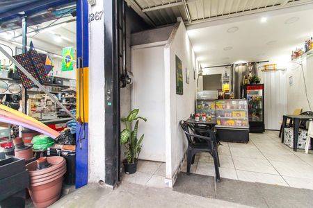 Casa à venda com 100m², 2 quartos e 1 vaga Casa à venda com 100m², 2 quartos e 1 vagaSalão e Entrada