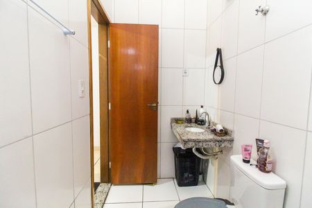 Casa à venda com 100m², 2 quartos e 1 vaga Casa à venda com 100m², 2 quartos e 1 vagaBanheiro da Suíte 1