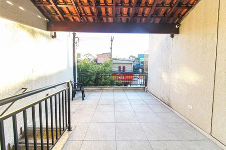 Casa à venda com 100m², 2 quartos e 1 vaga Casa à venda com 100m², 2 quartos e 1 vagaVaranda