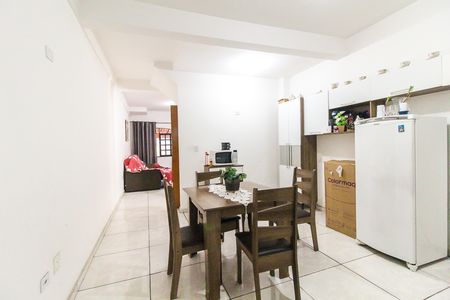 Casa à venda com 100m², 2 quartos e 1 vaga Casa à venda com 100m², 2 quartos e 1 vagaCozinha
