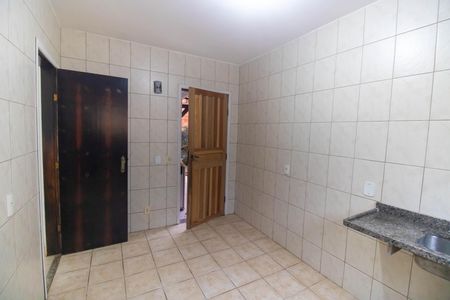 Casa para alugar com 70m², 2 quartos e 2 vagas Casa para alugar com 70m², 2 quartos e 2 vagasCozinha