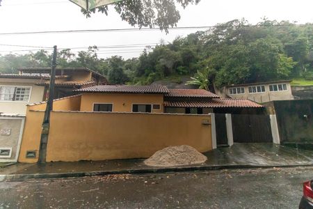 Fachada de casa para alugar com 2 quartos, 70m² em Serra Grande, Niterói