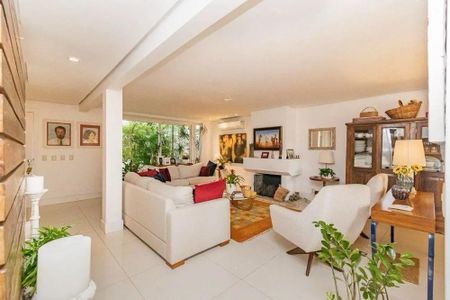 Sala de casa para alugar com 3 quartos, 150m² em Três Figueiras, Porto Alegre