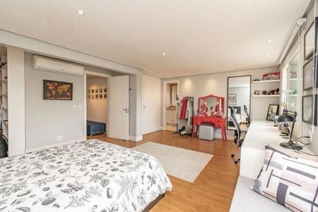 Casa para alugar com 150m², 3 quartos e 3 vagas Casa para alugar com 150m², 3 quartos e 3 vagasSuíte