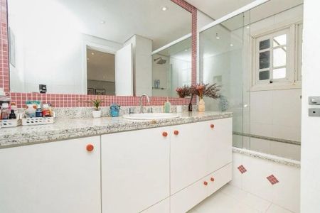 Casa para alugar com 150m², 3 quartos e 3 vagas Casa para alugar com 150m², 3 quartos e 3 vagasBanheiro da Suíte 2