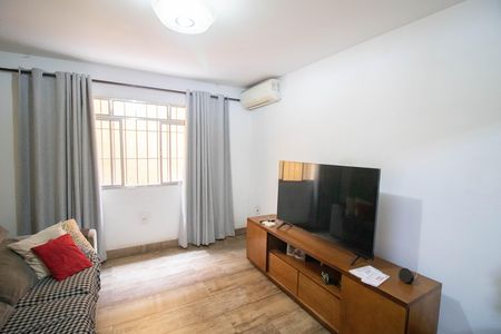 SALA 1 de casa à venda com 4 quartos, 250m² em Chora Menino, São Paulo