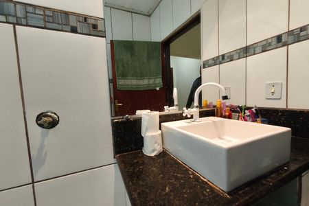 Casa à venda com 144m², 3 quartos e 1 vagaBanheiro
