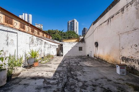 Casa para alugar com 250m², 2 quartos e 2 vagas Casa para alugar com 250m², 2 quartos e 2 vagasQuintal