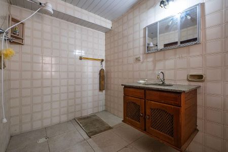 Casa para alugar com 250m², 2 quartos e 2 vagas Casa para alugar com 250m², 2 quartos e 2 vagasBanheiro