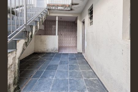 Quintal de casa para alugar com 2 quartos, 100m² em Jardim Santa Lucrecia, São Paulo
